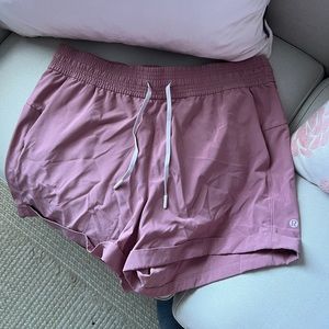 LULULEMON SHORTS SIZE 10 4”